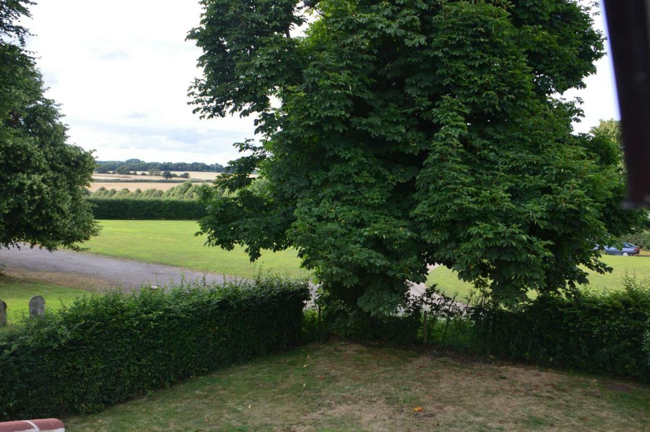 Отель Tarras Little Hadham Экстерьер фото