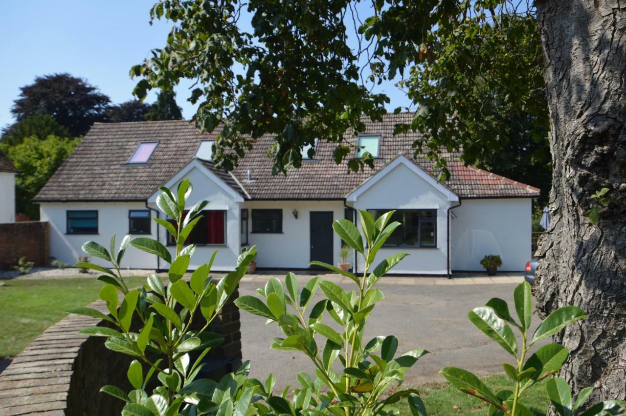 Отель Tarras Little Hadham Экстерьер фото